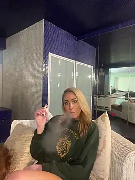 Snapshot of MirrorMia chatting on 05.19.26 MirrorMia online show from 05.19.26