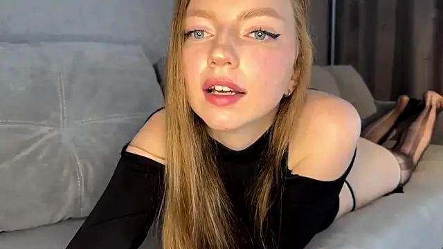 Snapshot of Auroralgnis chatting on 06.21.26 Auroralgnis online show from 06.21.26