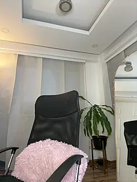 Snapshot of nicollett chatting on 05.29.26 nicollett online show from 05.29.26
