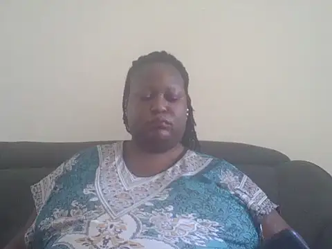 Snapshot of fat_ebonyqueen chatting on 06.19.26 fat ebonyqueen online show from 06.19.26