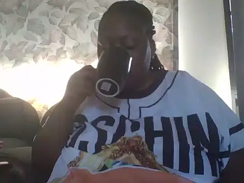 Snapshot of fat_ebonyqueen chatting on 07.15.26 fat ebonyqueen online show from 07.15.26