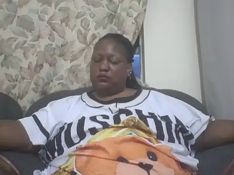 Snapshot of fat_ebonyqueen chatting on 07.15.26 fat ebonyqueen online show from 07.15.26