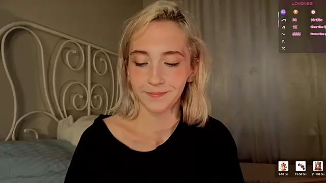 Snapshot of Elen__Moore chatting on 07.18.26 Elen Moore online show from 07.18.26