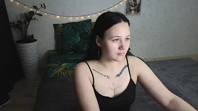 Snapshot of Tori_cute chatting on 06.15.26 Tori cute online show from 06.15.26