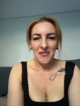 Snapshot of Hot-Milf4U chatting on 06.10.26 Hot-Milf4U online show from 06.10.26