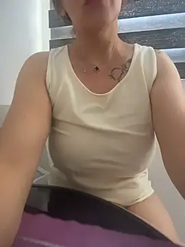 Snapshot of Hot-Milf4U chatting on 07.16.26 Hot-Milf4U online show from 07.16.26