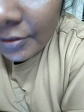 Snapshot of Yazhi_THUG_DeSi chatting on 05.19.26 Yazhi THUG DeSi online show from 05.19.26