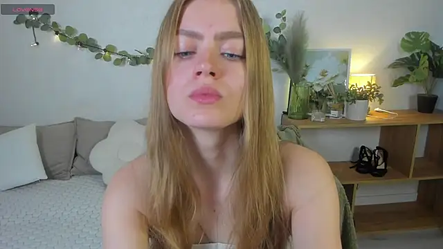 Snapshot of HoneyEmilly chatting on 05.31.26 HoneyEmilly online show from 05.31.26
