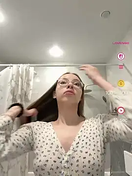 Snapshot of JulyOwens chatting on 07.17.26 JulyOwens online show from 07.17.26