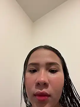 Snapshot of bellaroch chatting on 06.17.26 bellaroch online show from 06.17.26