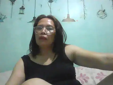 Snapshot of momshe2026 chatting on 05.30.26 momshe2026 online show from 05.30.26