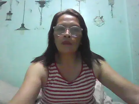Snapshot of momshe2026 chatting on 06.02.26 momshe2026 online show from 06.02.26