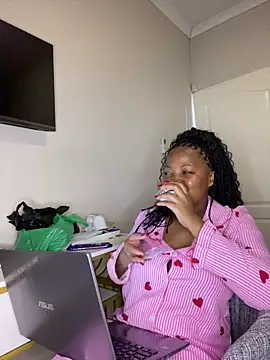 Snapshot of nothileenhle chatting on 05.29.26 nothileenhle online show from 05.29.26