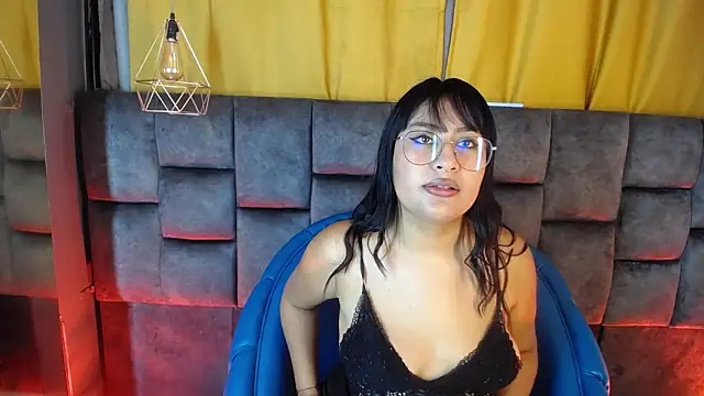 Snapshot of Girl_Scarlett_ chatting on 05.24.26 Girl Scarlett online show from 05.24.26