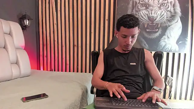 Snapshot of Camilo_Contreras chatting on 07.13.26 Camilo Contreras online show from 07.13.26