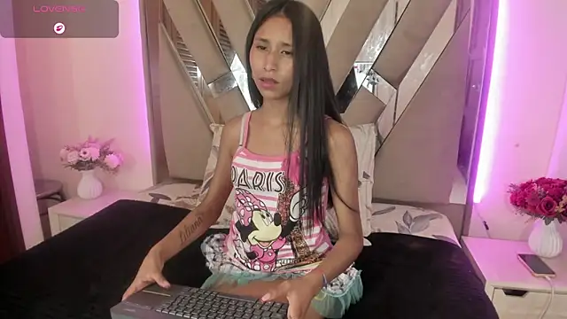 Snapshot of casey_lorens chatting on 07.02.26 casey lorens online show from 07.02.26