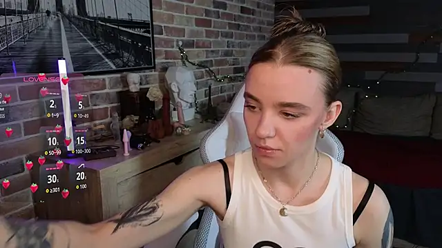 Snapshot of eva_swetty chatting on 06.14.26 eva swetty online show from 06.14.26