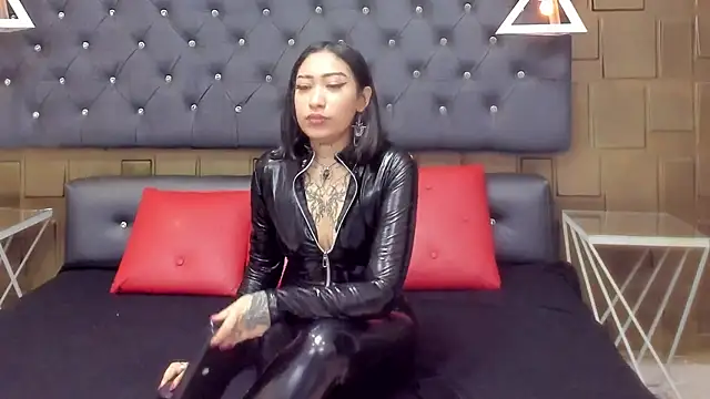 Snapshot of LennaCruz chatting on 05.31.26 LennaCruz online show from 05.31.26