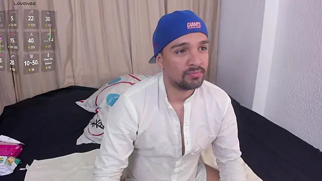 Snapshot of max_ed chatting on 06.05.26 max ed online show from 06.05.26