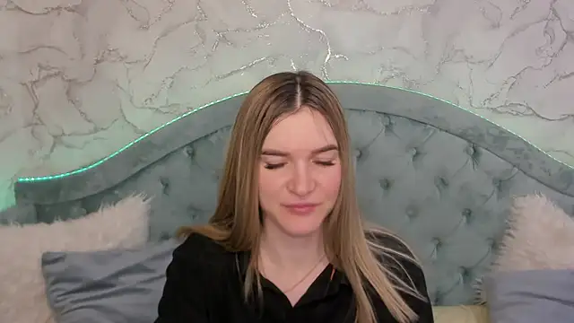 Snapshot of RoxyReignn chatting on 05.31.26 RoxyReignn online show from 05.31.26