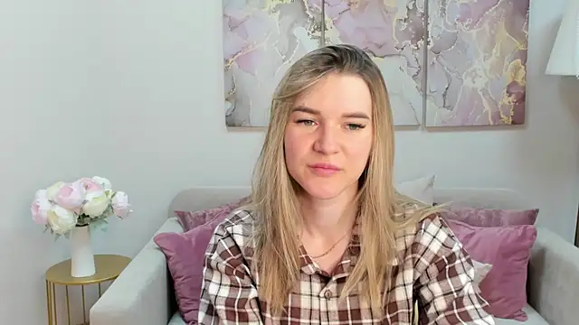 Snapshot of RoxyReignn chatting on 06.25.26 RoxyReignn online show from 06.25.26