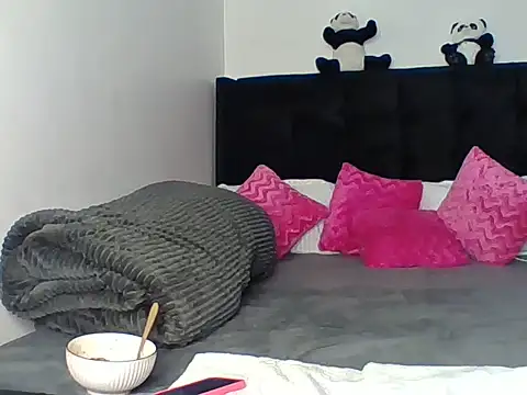 Snapshot of prettytinashe chatting on 06.15.26 prettytinashe online show from 06.15.26