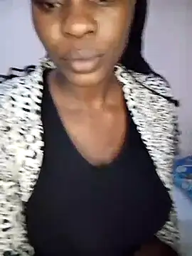Snapshot of curvyperry chatting on 06.17.26 curvyperry online show from 06.17.26