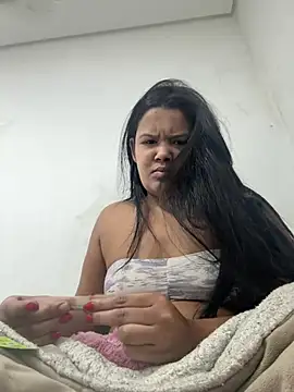 Snapshot of Eumileninha chatting on 06.25.26 Eumileninha online show from 06.25.26