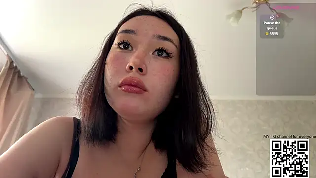 Snapshot of LilowNax chatting on 07.16.26 LilowNax online show from 07.16.26