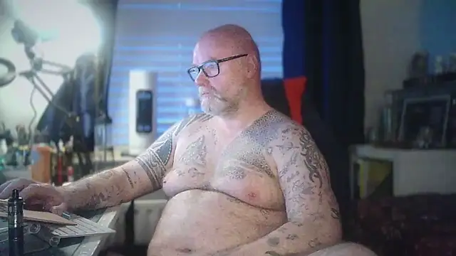 Snapshot of Tattooed_Dilf_01 chatting on 05.25.26 Tattooed Dilf 01 online show from 05.25.26