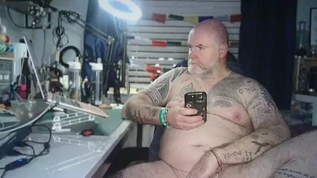 Snapshot of Tattooed_Dilf_01 chatting on 08.04.26 Tattooed Dilf 01 online show from 08.04.26