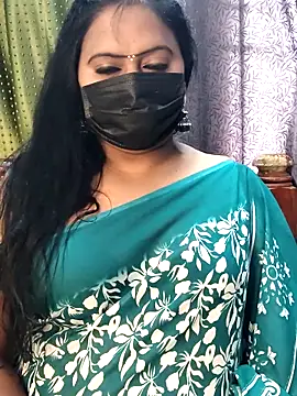 Snapshot of Meera_mia chatting on 05.31.26 Meera mia online show from 05.31.26