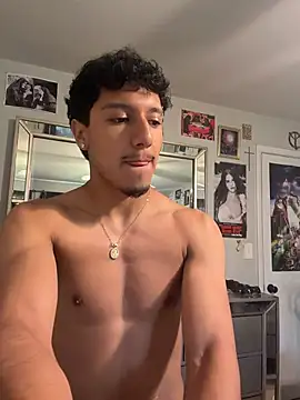 Snapshot of latino_switch chatting on 06.19.26 latino switch online show from 06.19.26
