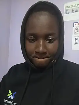 Snapshot of Ebonylouisa chatting on 05.29.26 Ebonylouisa online show from 05.29.26
