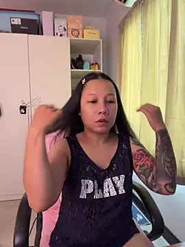 Snapshot of LINDA_HD chatting on 07.17.26 LINDA HD online show from 07.17.26