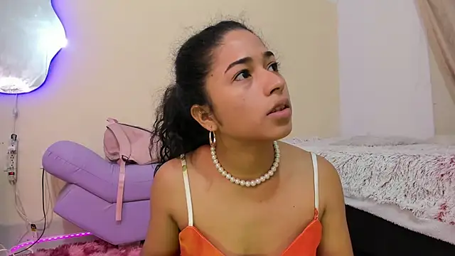 Snapshot of Nadia-Monroe chatting on 06.22.26 Nadia-Monroe online show from 06.22.26