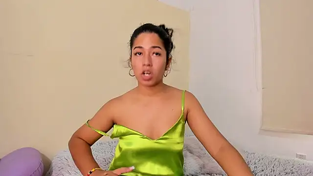 Snapshot of Nadia-Monroe chatting on 06.26.26 Nadia-Monroe online show from 06.26.26