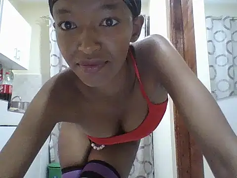 Snapshot of Miss_lavagirl chatting on 06.18.26 Miss lavagirl online show from 06.18.26