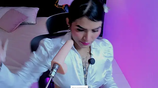Snapshot of Alanna_Wild chatting on 06.26.26 Alanna Wild online show from 06.26.26