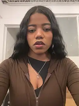 Snapshot of Ariana_roxe_ chatting on 07.18.26 Ariana roxe online show from 07.18.26