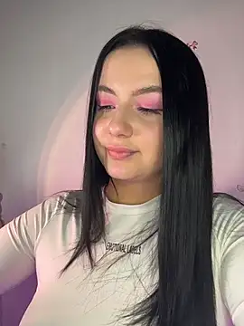 Snapshot of QueenL0la chatting on 05.31.26 QueenL0la online show from 05.31.26