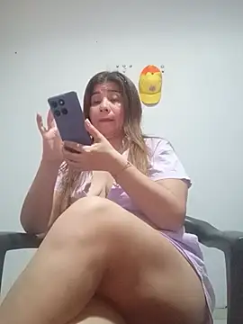 Snapshot of fire_mommy chatting on 07.17.26 fire mommy online show from 07.17.26