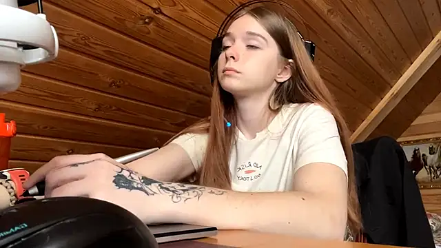 Snapshot of MariaLake chatting on 06.14.26 MariaLake online show from 06.14.26