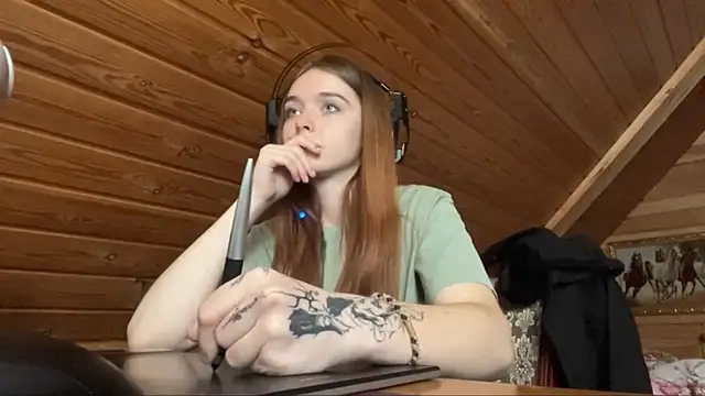 Snapshot of MariaLake chatting on 06.19.26 MariaLake online show from 06.19.26