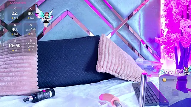 Snapshot of LalaVareela chatting on 07.18.26 LalaVareela online show from 07.18.26