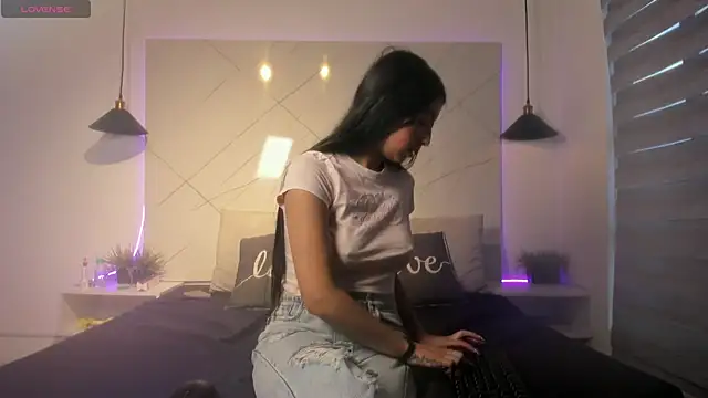 SARAH COLLENS  online show from 07.03.26