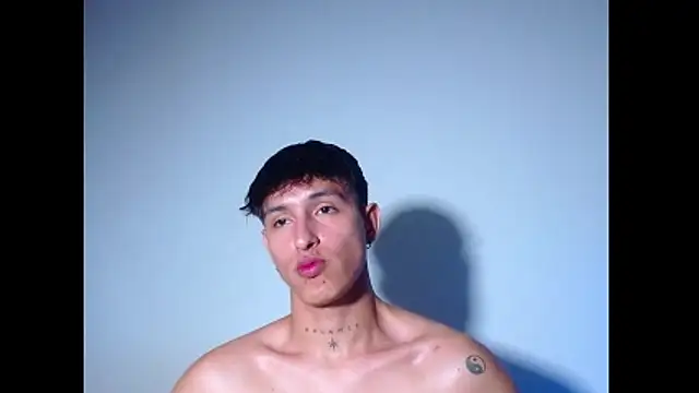 Snapshot of rowanbig chatting on 06.19.26 rowanbig online show from 06.19.26