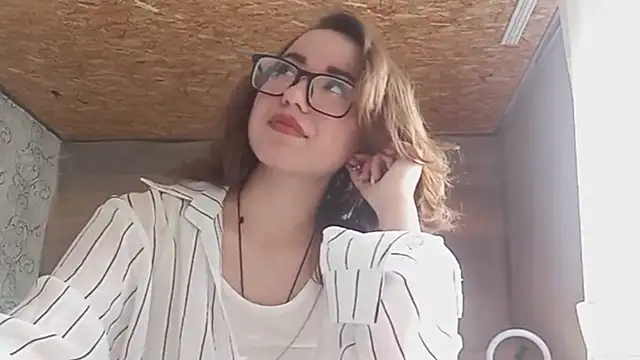 Snapshot of OliviaMoment chatting on 06.15.26 OliviaMoment online show from 06.15.26