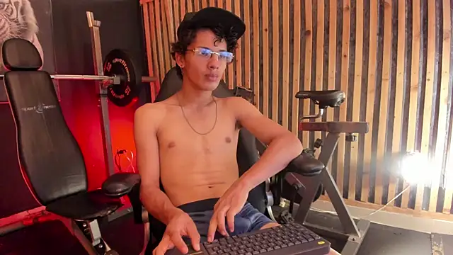 Snapshot of Adrian_Wolf chatting on 06.19.26 Adrian Wolf online show from 06.19.26