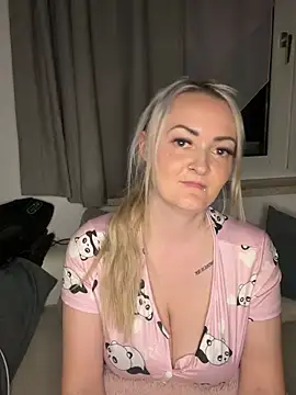 Snapshot of Alex-Blond chatting on 06.17.26 Alex-Blond online show from 06.17.26